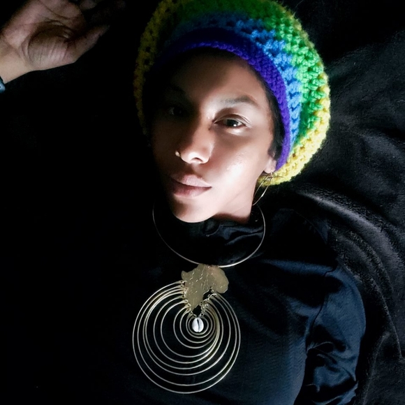 Meet your Posher, Desiree - Picture 3 of 5